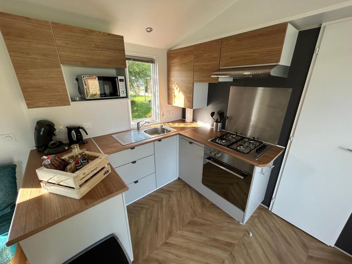 Ds Chalets: Lauwersmeer Lakeside Retreat for 6-7 Lauwersoog Exterior photo